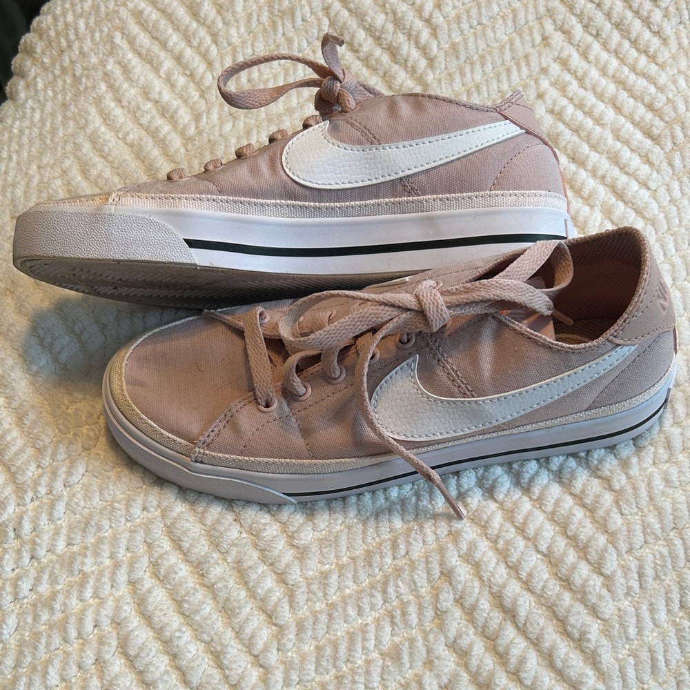 Nike Blush and White Casual Sneakers Size 6.5